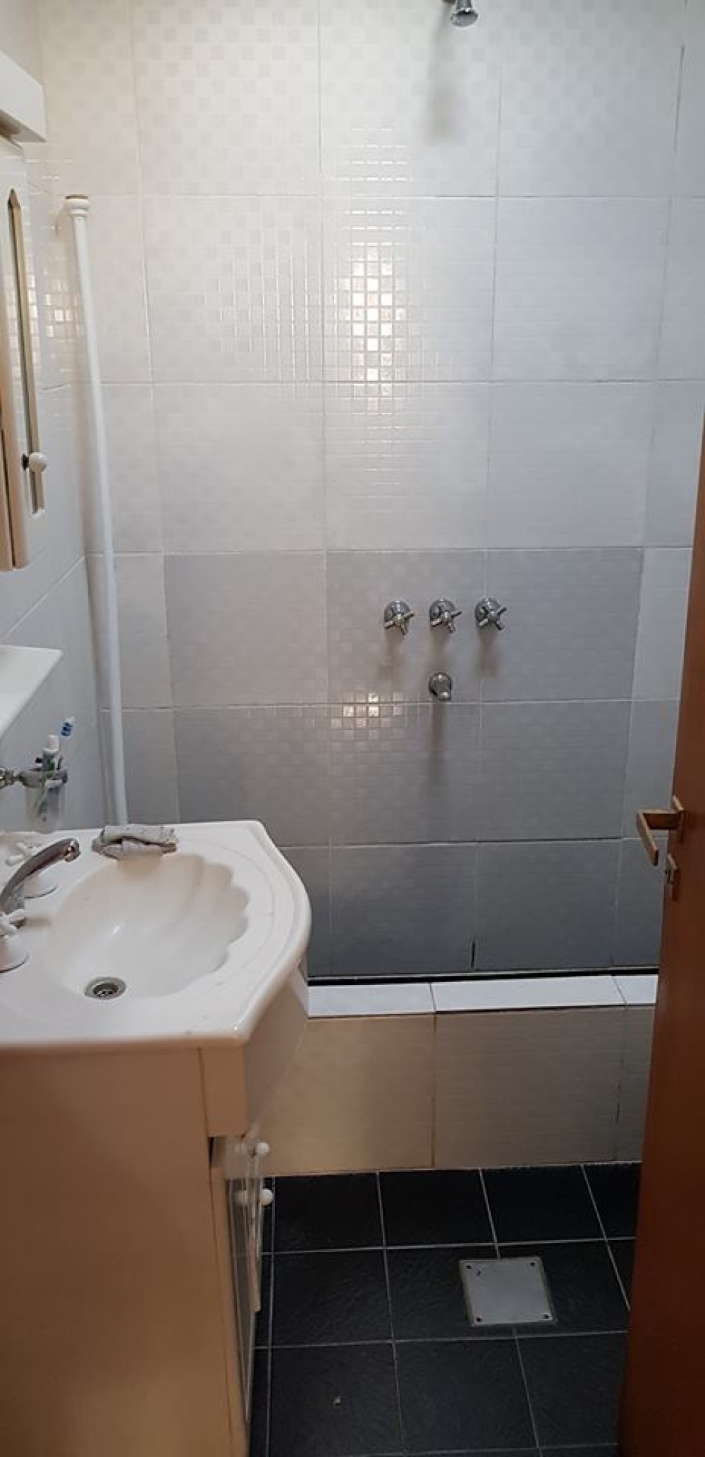 Diagonal 146 e/ 32 y 32 bis ( 32 y 144)