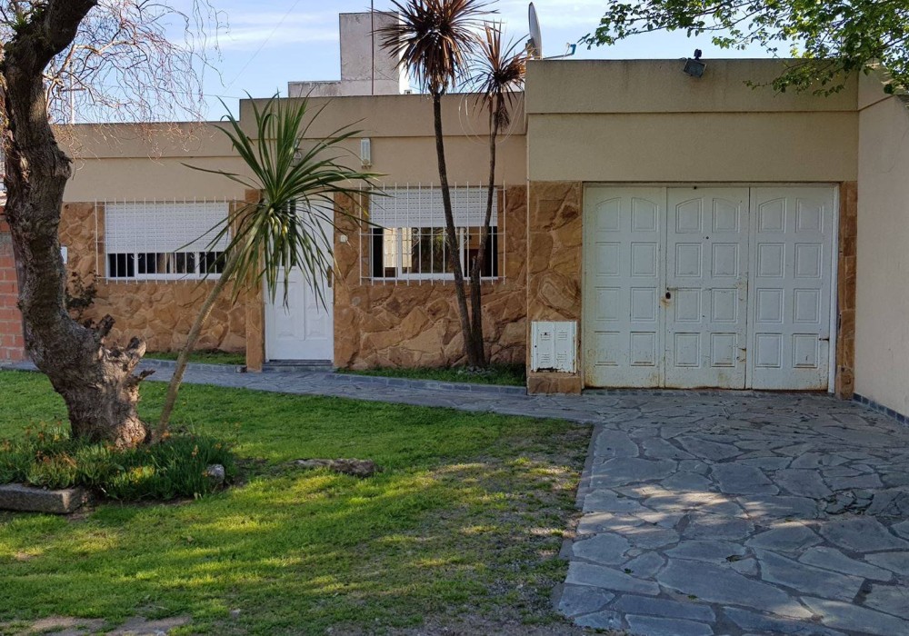 Diagonal 146 e/ 32 y 32 bis ( 32 y 144)